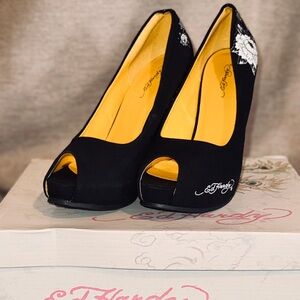 Ed Hardy Joyaus Wedge Heels Black Skull Floral Peep Toe Size 9 New w/ Box